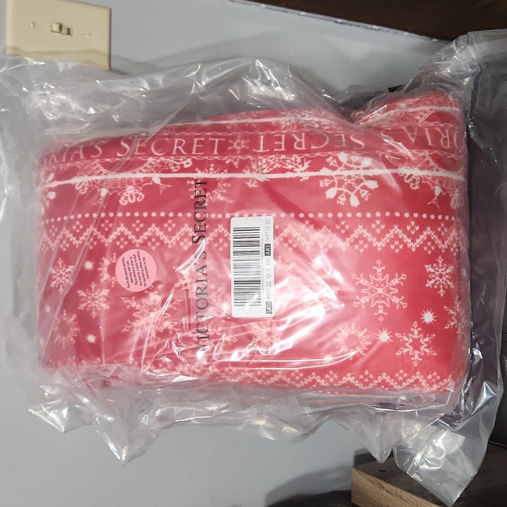 VS COZY BLANKET